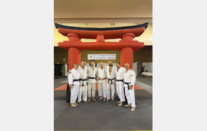 Martin se voit officiellement remettre son diplôme de ceinture noire